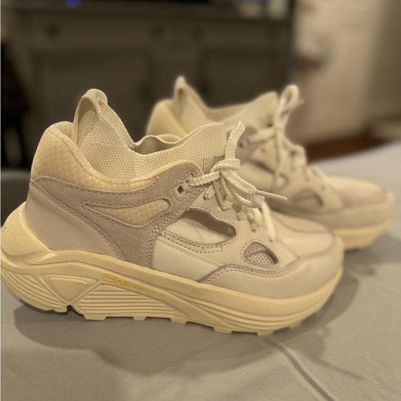 Cream and white trainers Brandblack - Picture 2 of 3